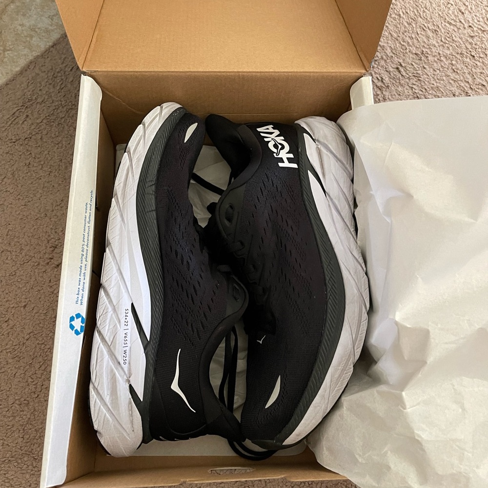 Hoka Clifton 8 size (9 wide)